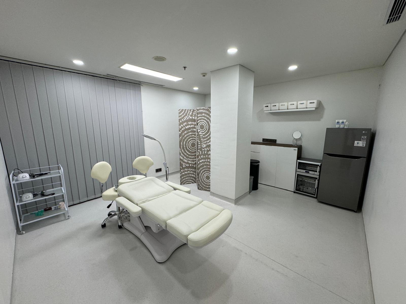 ETERNAL hair transplant clinic interior Bali Indonesia — photo 4